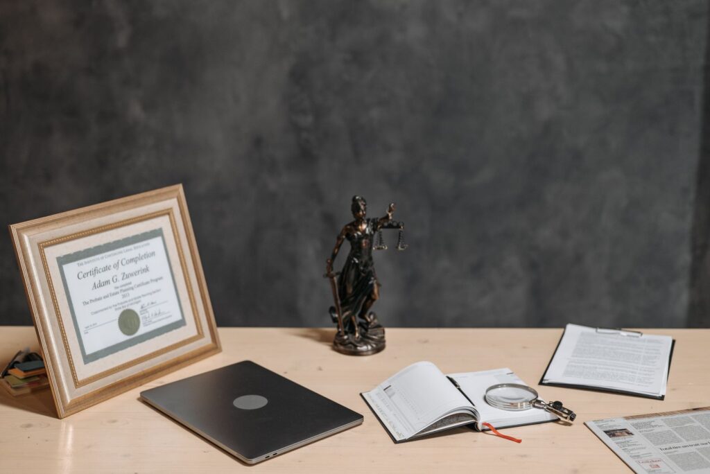 Diploma Figurine Documents