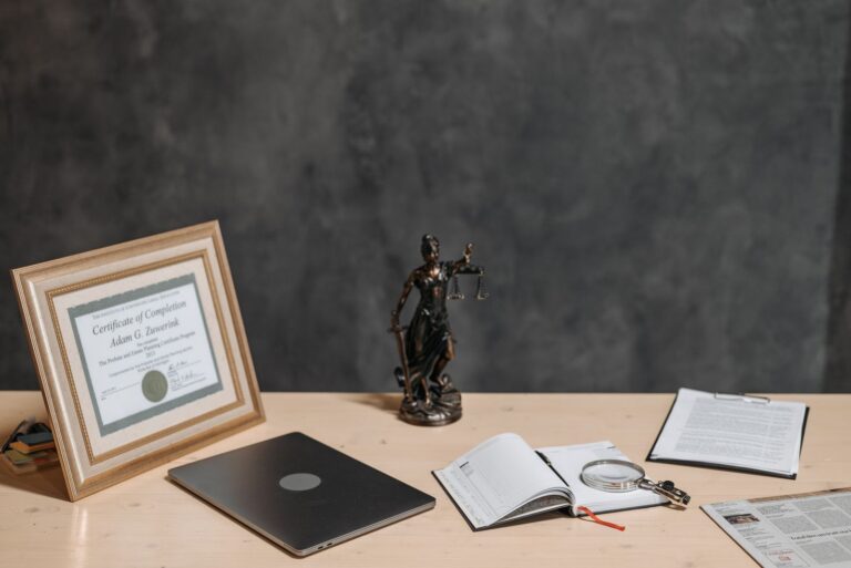 Diploma Figurine Documents